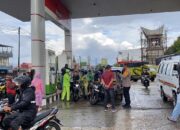 Bencana Alam Ganggu Pasokan BBM, Polres Humbahas Tertibkan Antrean Kendaraan