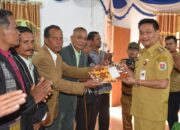 Bupati Humbahas Melepas Anak PAUD Anugerah Sekaligus Menerima Surat Tanah dari Pomparan Namora Panaluan Sianturi