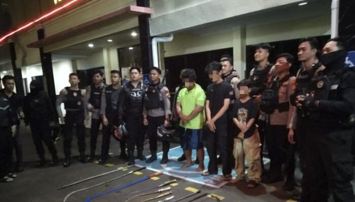 Polisi Gagalkan Aksi Tawuran di Senen, Tiga Pemuda dan Senjata Tajam Diamankan