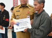 Bupati Humbahas Serahkan Bantuan Sosial Bimbingan Sosial dan Usaha Ekonomi Produktif (UEP)