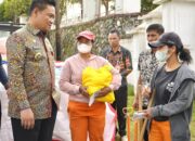 Apresiasi Dedikasi, Bupati Humbahas Salurkan Tali Asih bagi 80 Petugas Kebersihan