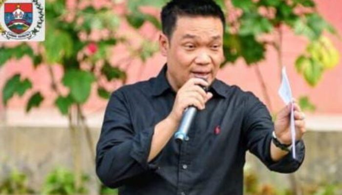 Pengaspalan jalan hingga pembangunan rabat beton diumumkan Bupati Oloan Nababan saat peletakan batu pertama KDMP Mungkur.