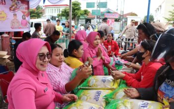 Polres Humbahas Gelar Pasar Murah Sambut HUT Bhayangkara ke-80, Warga Antusias