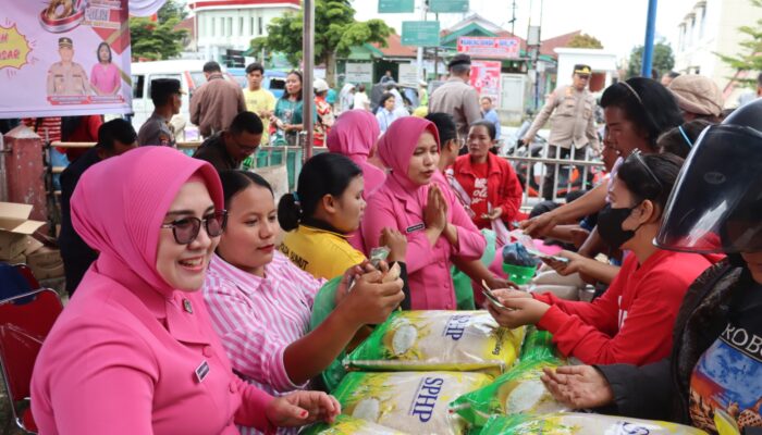 Polres Humbahas Gelar Pasar Murah Sambut HUT Bhayangkara ke-80, Warga Antusias