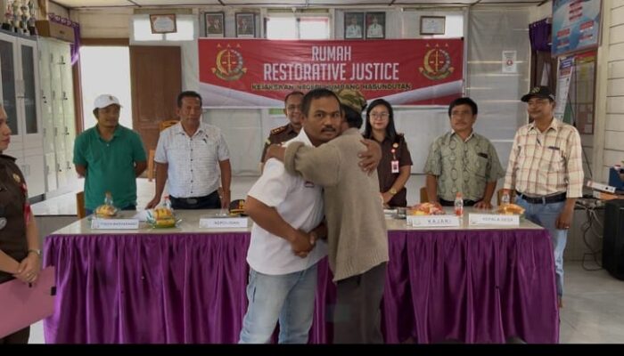Kejari Humbahas Hentikan Penuntutan Kasus Penganiayaan Melalui Restorative Justice, Kedepankan Perdamaian dan Pemulihan Sosial