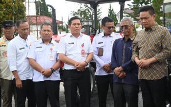 Kolaborasi Kementan dan Pemkab Humbahas, Bupati Oloan Serahkan Traktor R4 untuk Dukung Pertanian Modern