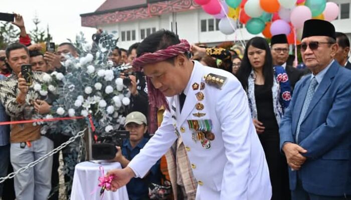 Bupati Oloan Resmikan Prasasti Penghormatan Pejuang Pembentukan Humbahas pada HUT ke-23