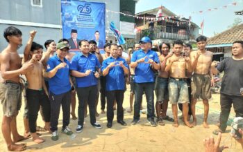 HUT RI ke-81 dan HUT ke-25 Demokrat, DPC Demokrat KBB Gelar Panjat Pinang Bersama Warga.