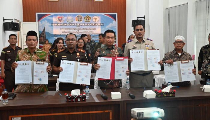 Bupati Bersama Pihak Terkait Tandatangani Percepatan Pendaftaran Tanah Wakaf di Humbahas