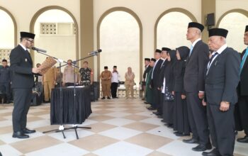 Bupati Jeje Lantik 16 BPD di Lembang, Dorong Desa Kembangkan Potensi Lokal
