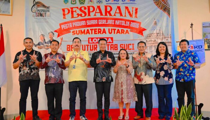 Dukung Kontingen Pesparani, Bupati Humbahas Hadir Langsung Saksikan Penampilan Paduan Suara